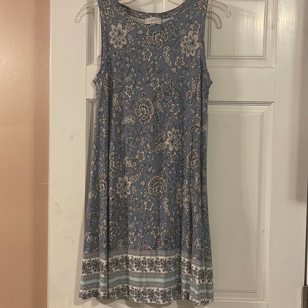 Loft outlet pretty flower dress